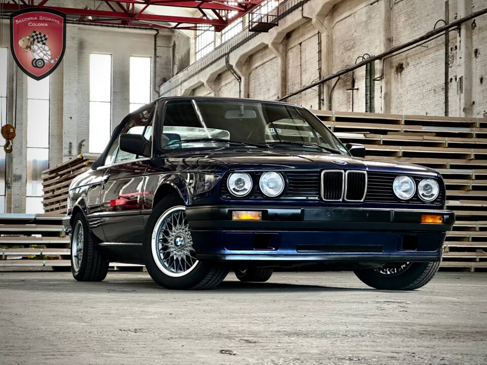 Image 2/86 de BMW 318i (1994)