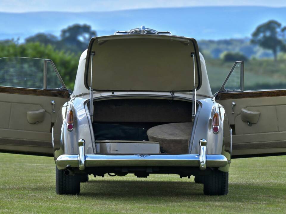 Image 18/50 de Bentley S 1 Continental DHC (1958)