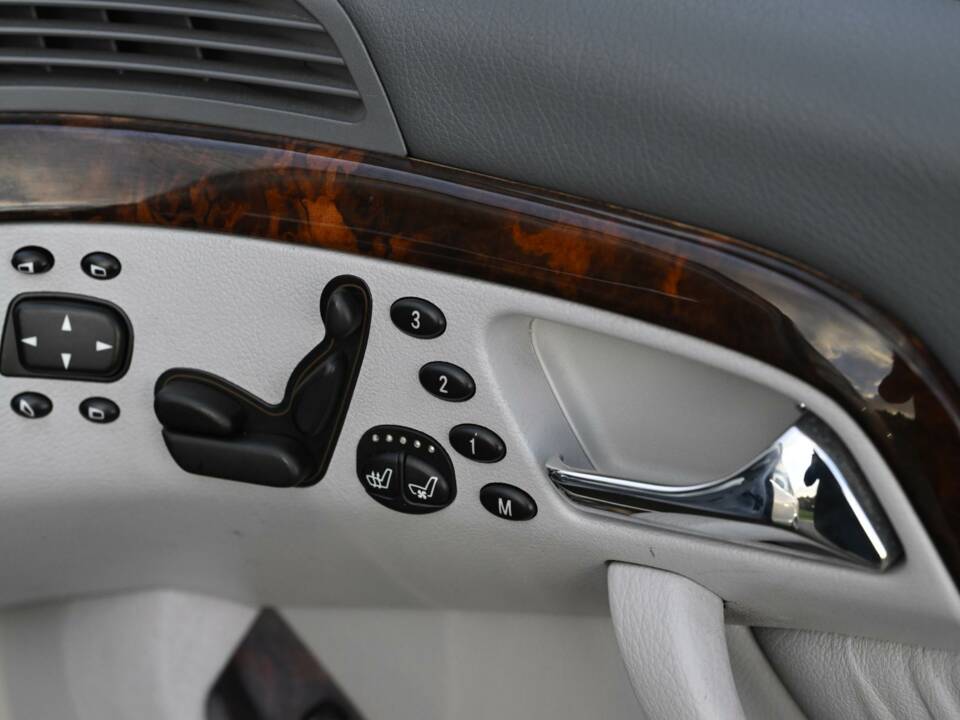 Image 40/50 de Mercedes-Benz S 500 L (2001)