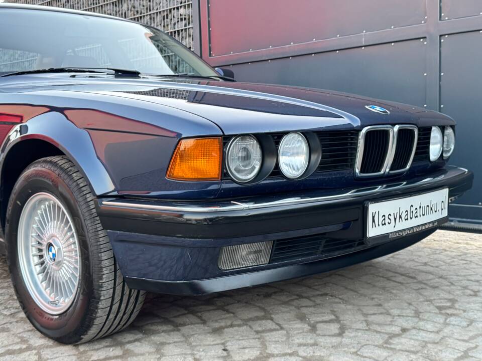 Immagine 78/99 di BMW 735i (1988)
