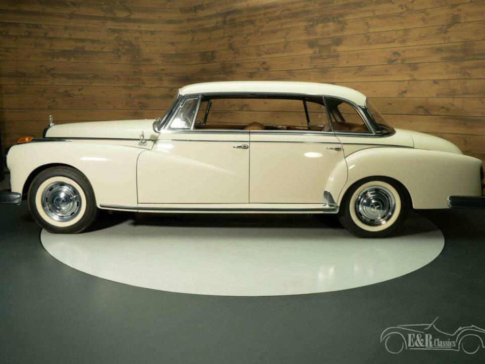 Immagine 6/19 di Mercedes-Benz 300 SE (1961)