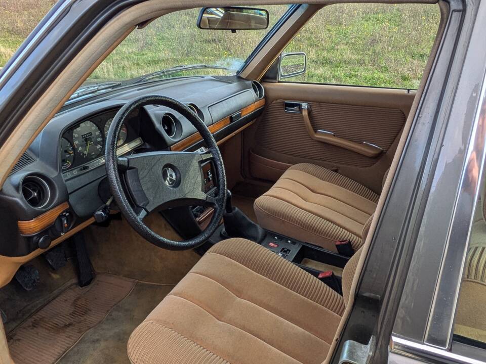 Image 6/17 of Mercedes-Benz 280 TE (1984)