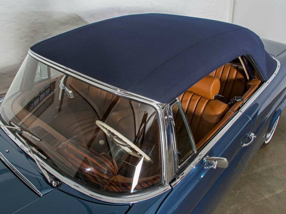 Image 10/20 de Mercedes-Benz 220 SE b (1965)