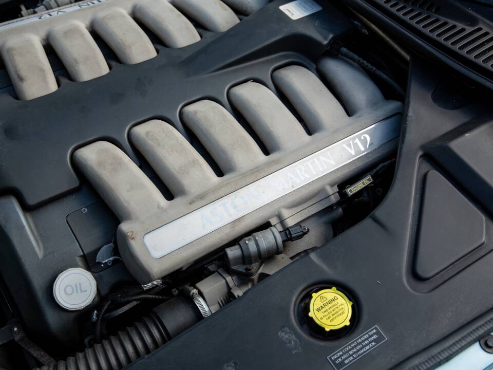 Immagine 31/46 di Aston Martin DB 7 Vantage Volante (2000)