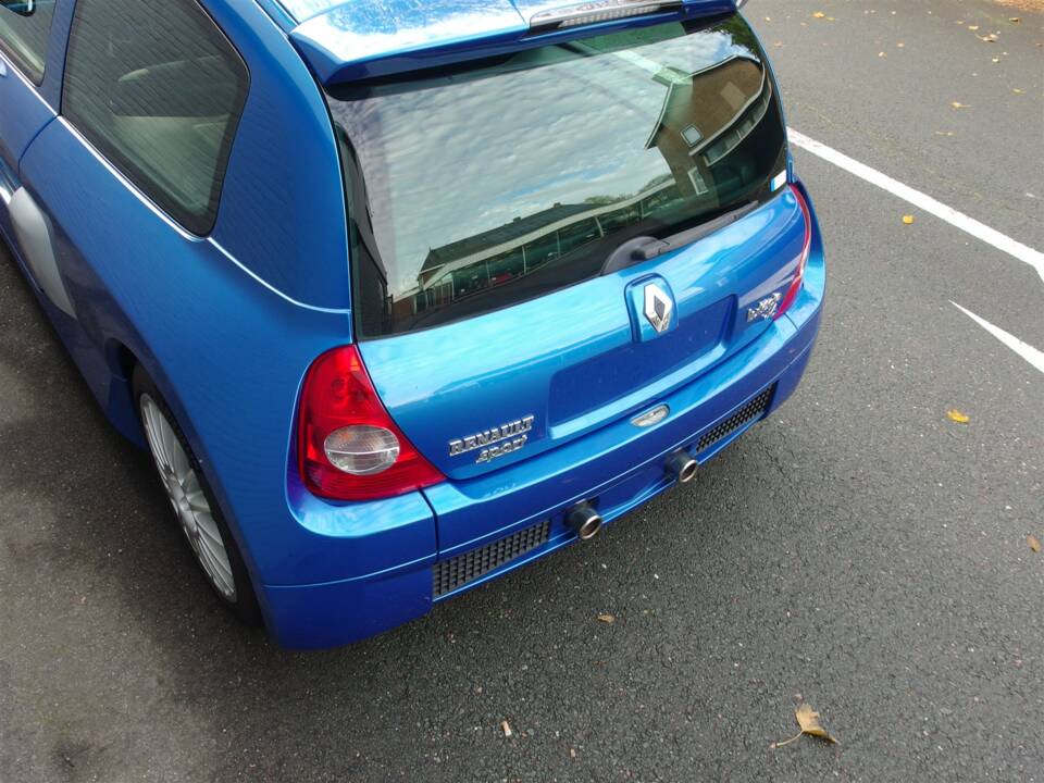Imagen 11/100 de Renault Clio II V6 (2004)