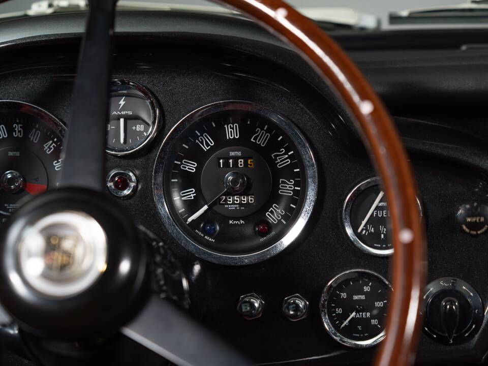 Bild 27/36 von Aston Martin DB 6 Vantage (1966)