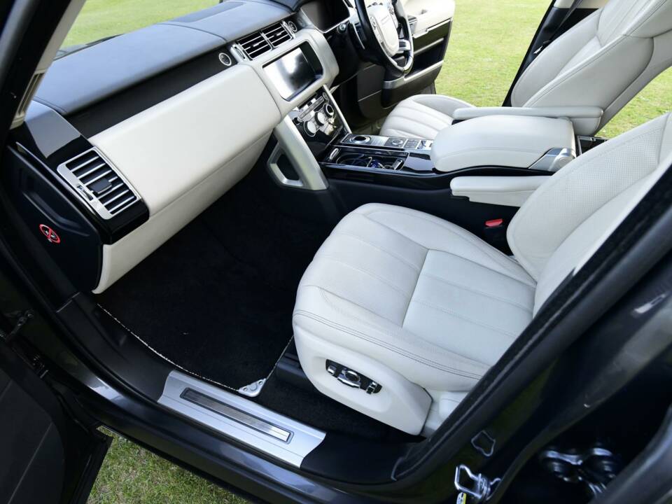 Bild 23/50 von Land Rover Range Rover Autobiography SDV8 (2017)