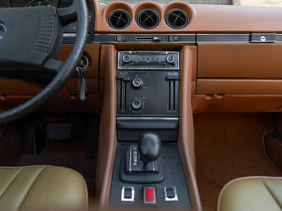 Obraz 40/50 pojazdu Mercedes-Benz 450 SL (1977)