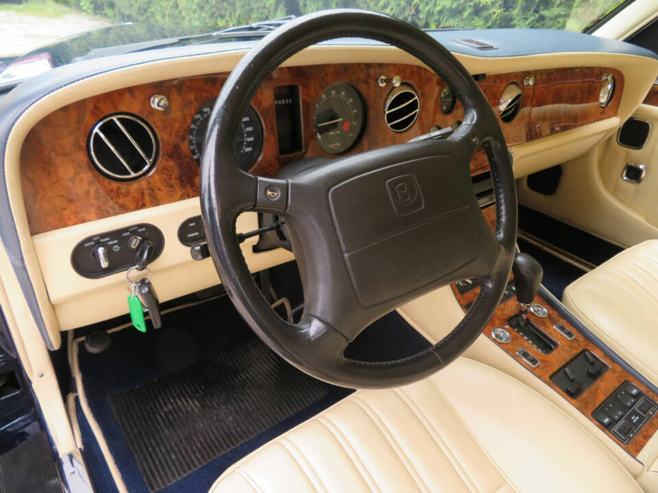 Image 11/19 of Bentley Brooklands R LWB (1997)