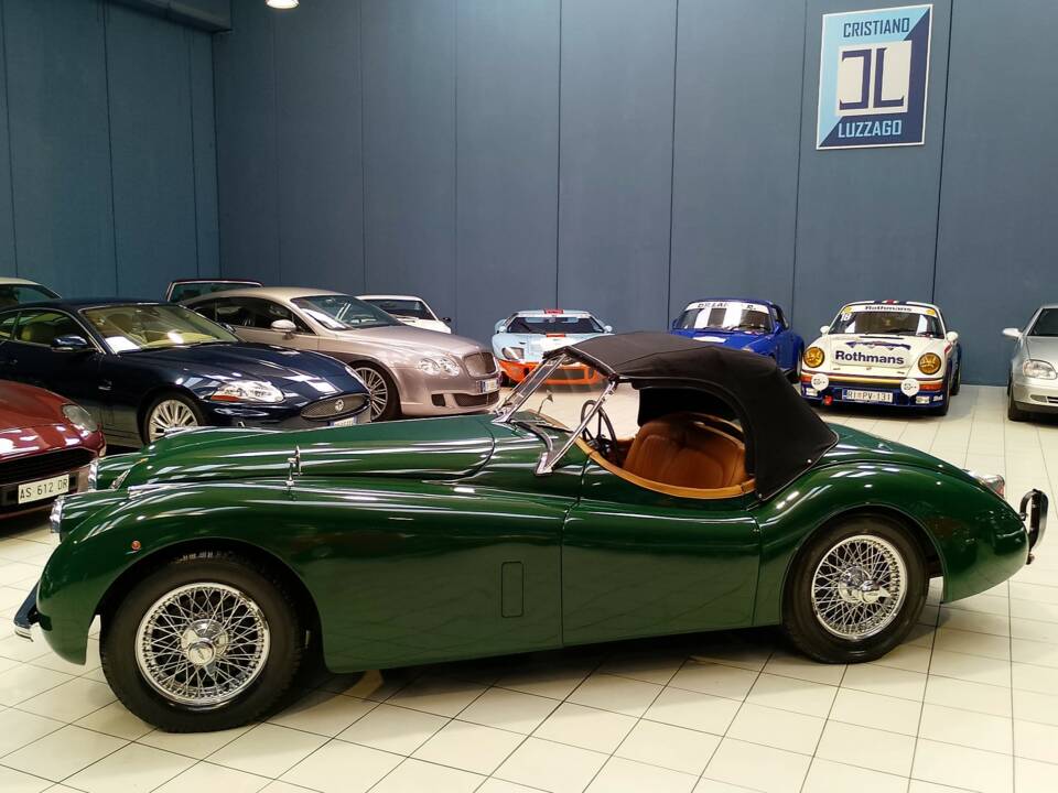Image 4/57 of Jaguar XK 120 SE OTS (1953)