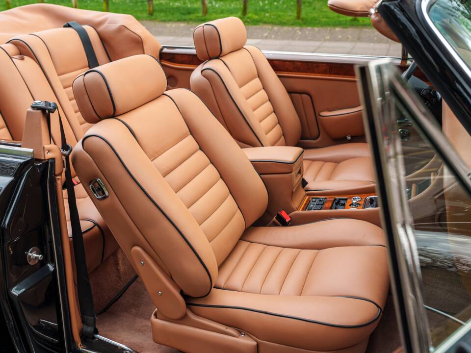 Image 25/29 of Rolls-Royce Corniche IV (1993)