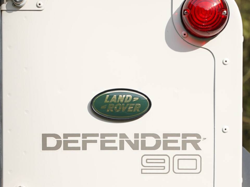 Image 95/96 of Land Rover Defender 90 (1995)