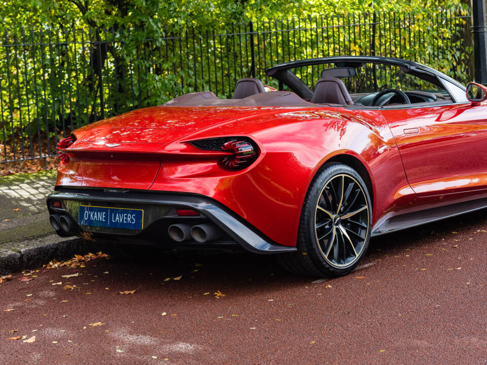 Imagen 30/70 de Aston Martin Vanquish Zagato Volante (2017)