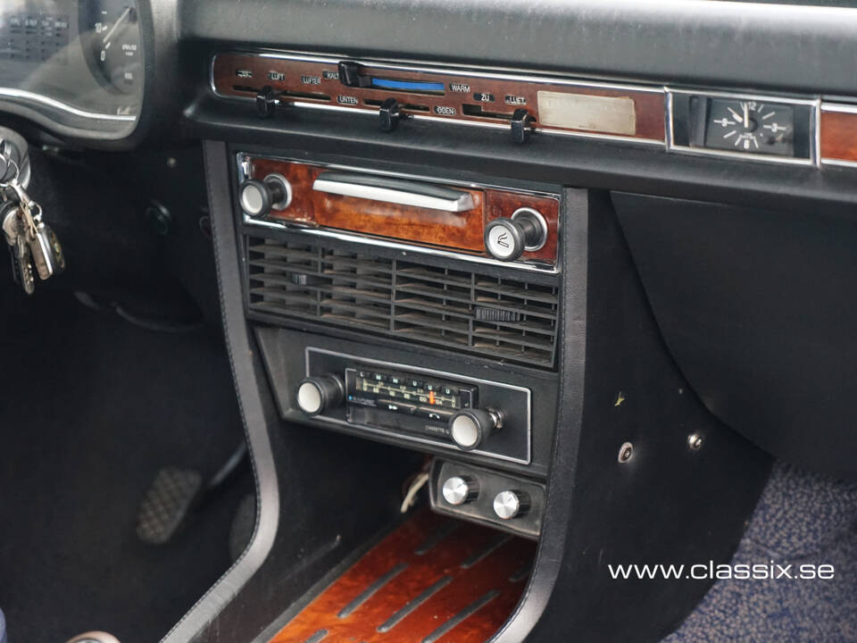 Bild 13/15 von BMW 3,0 L (1975)