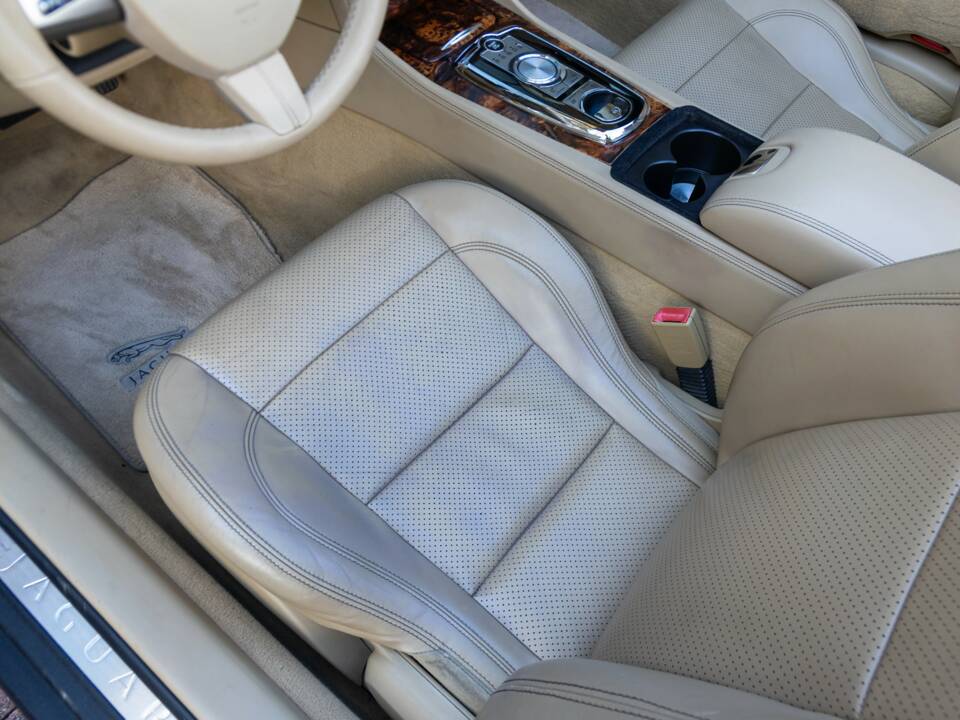 Image 50/50 of Jaguar XK (2011)