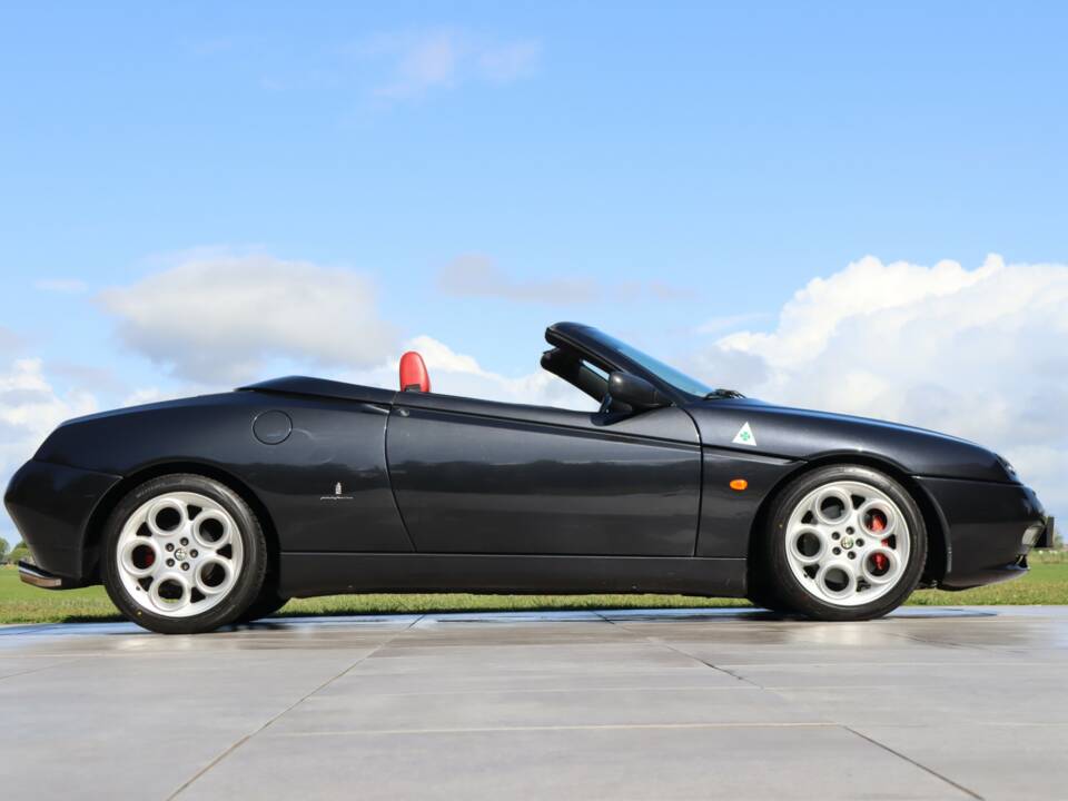 Image 2/50 of Alfa Romeo Spider 3.0 V6 24V (2001)