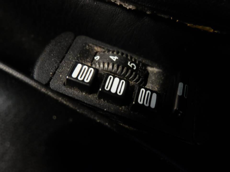 Image 12/30 de Mercedes-Benz E 220 (1995)
