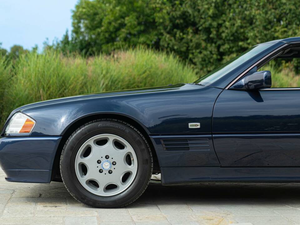 Image 21/50 of Mercedes-Benz SL 320 (1995)