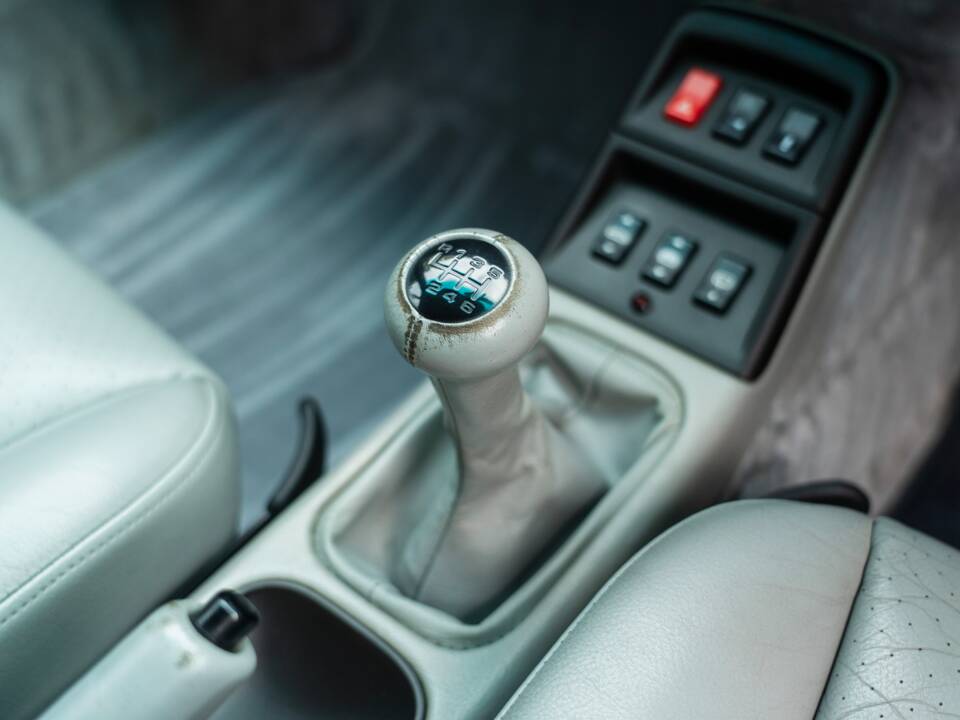 Image 30/68 of Porsche 911 Carrera (1997)