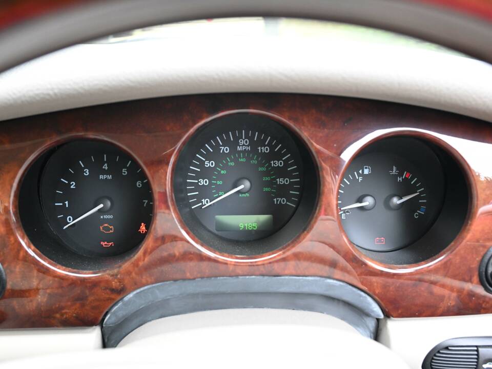 Immagine 48/50 di Jaguar XJ 8 Executive (2002)