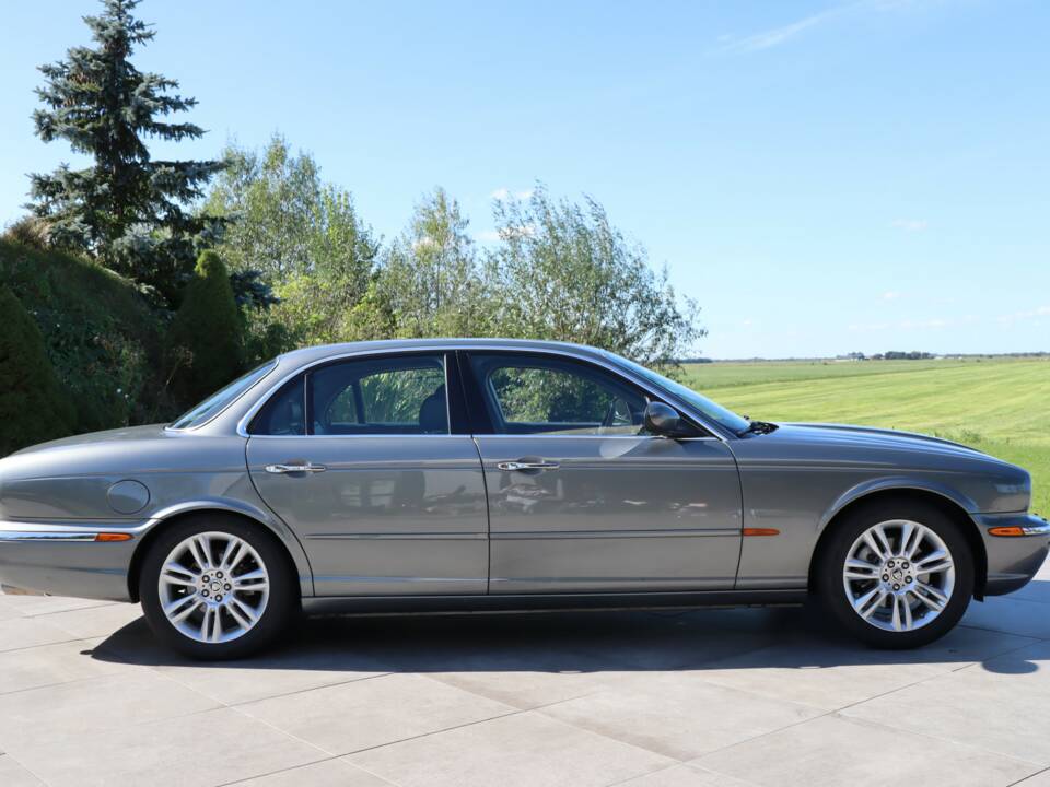 Image 42/50 of Jaguar XJ 8 4.2 (2004)