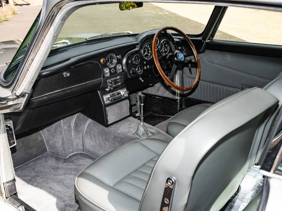 Image 21/42 de Aston Martin DB 5 (1964)