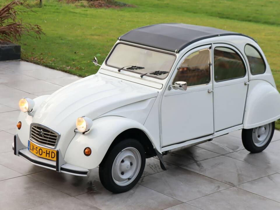 Image 2/50 of Citroën 2 CV 6 (1985)