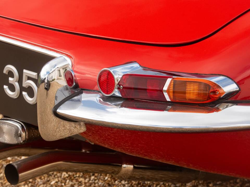Image 39/50 de Jaguar E-Type (1967)