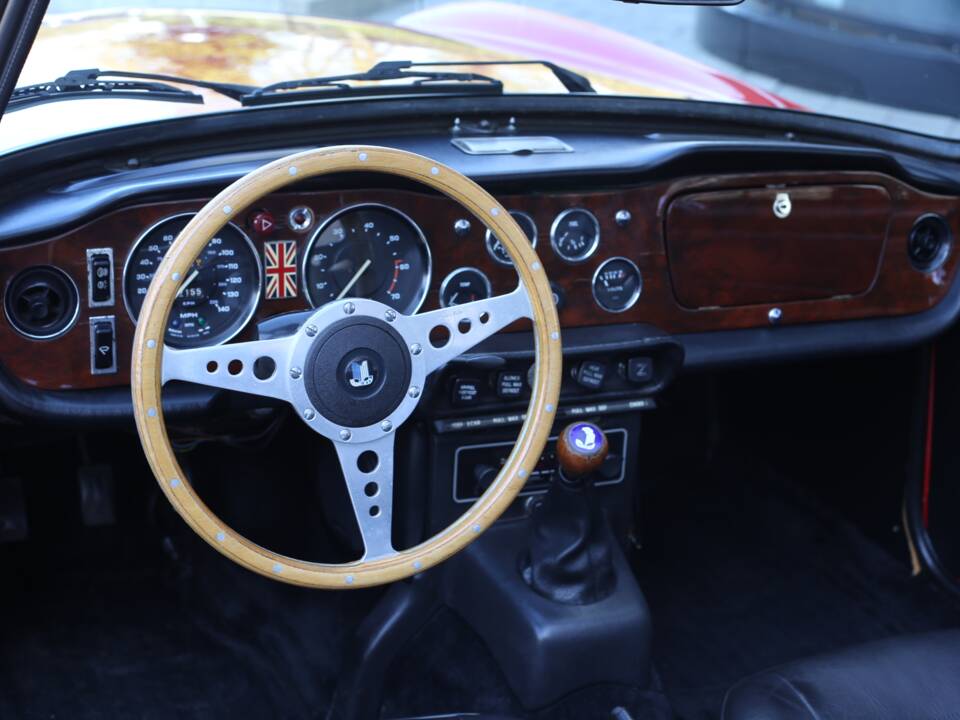 Image 34/49 of Triumph TR 6 (1976)