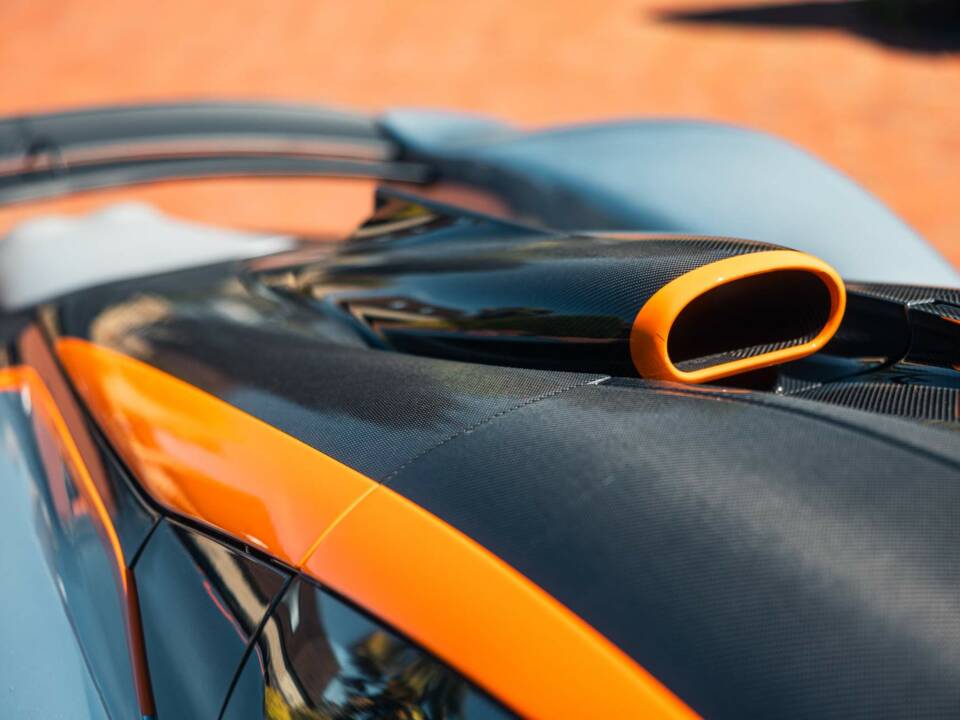 Image 34/38 de Aston Martin Valkyrie AMR Pro (2022)