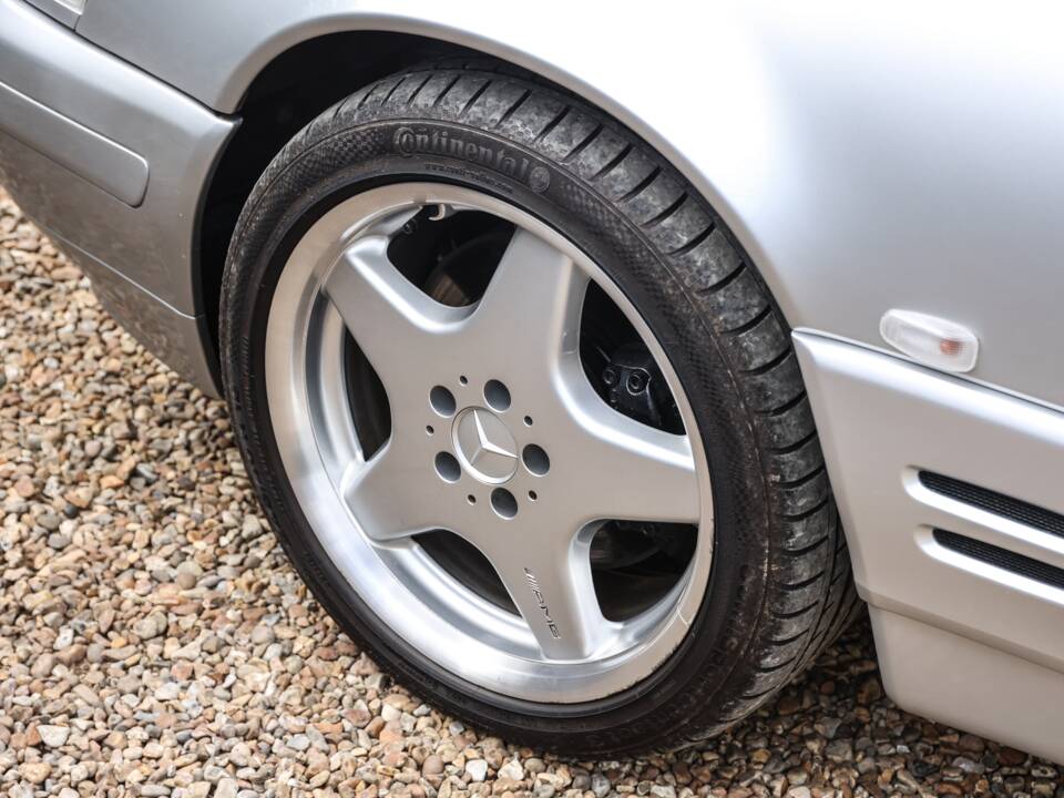Image 28/43 of Mercedes-Benz SL 280 (2002)
