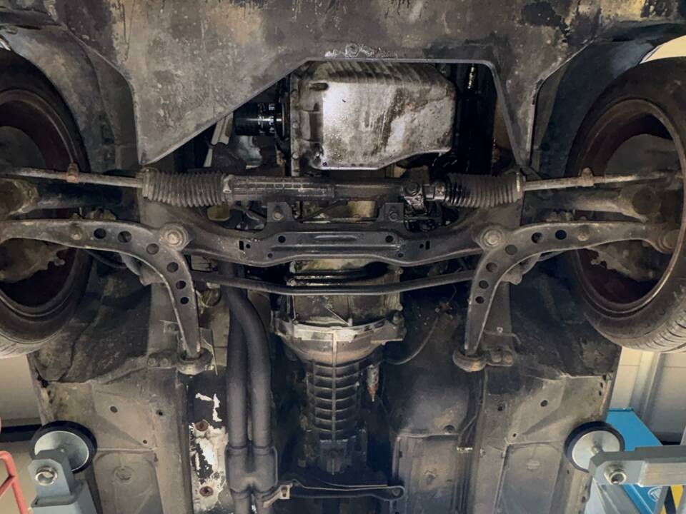 Image 16/29 of BMW 320i (1988)