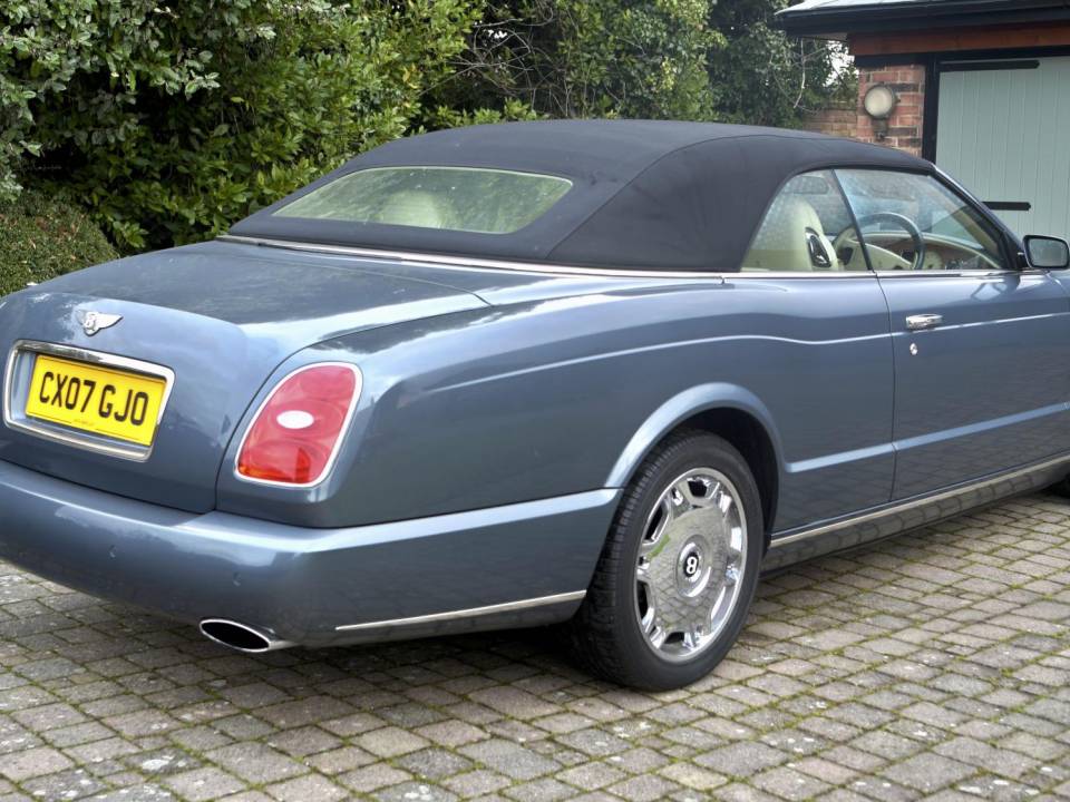 Image 14/50 of Bentley Azure (2007)