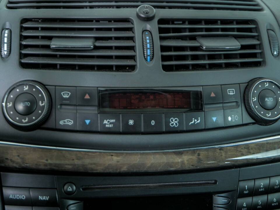 Bild 25/50 von Mercedes-Benz E 200 Kompressor T (2003)
