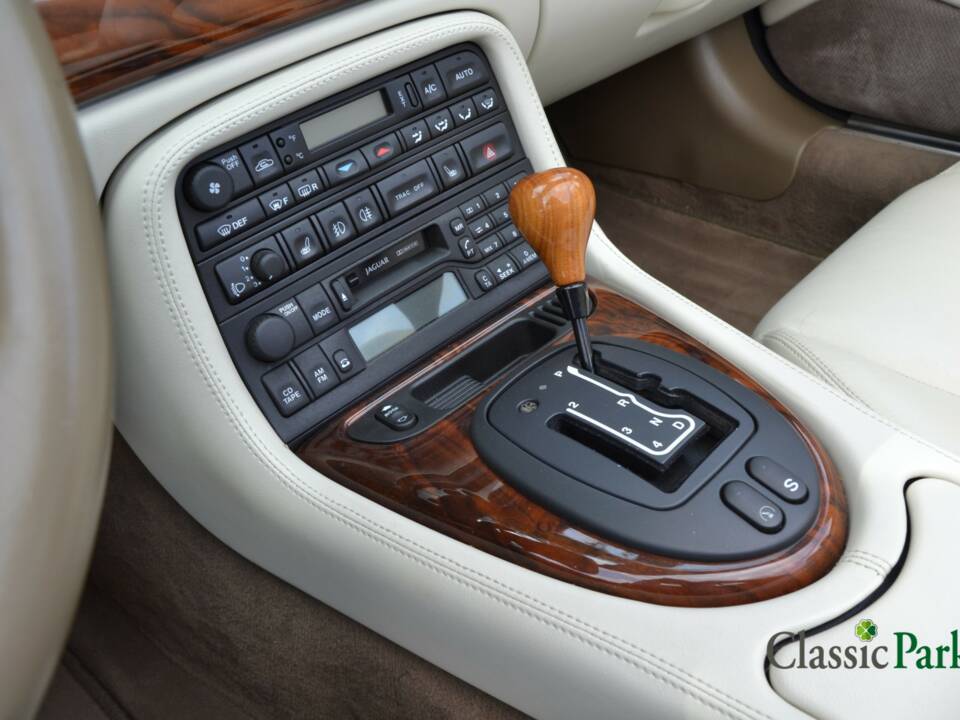 Imagen 49/50 de Jaguar XK8 4.0 (1998)
