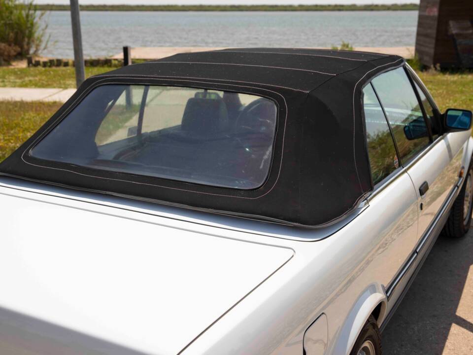 Image 40/70 of BMW 320i (1990)
