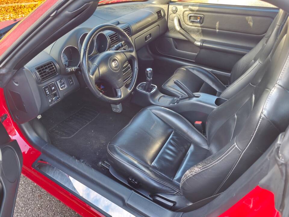 Image 36/57 of Toyota MR2 (2003)