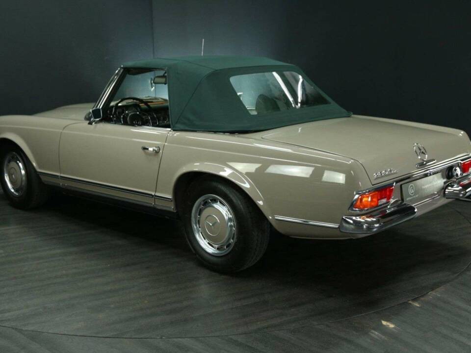 Image 31/50 de Mercedes-Benz 280 SL (1970)