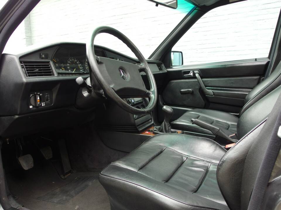 Immagine 40/98 di Mercedes-Benz 190 E 2.3-16 (1985)