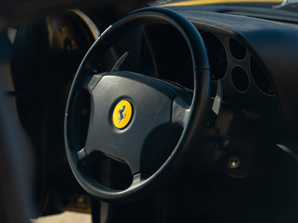 Bild 26/44 von Ferrari F 355 Spider (1998)