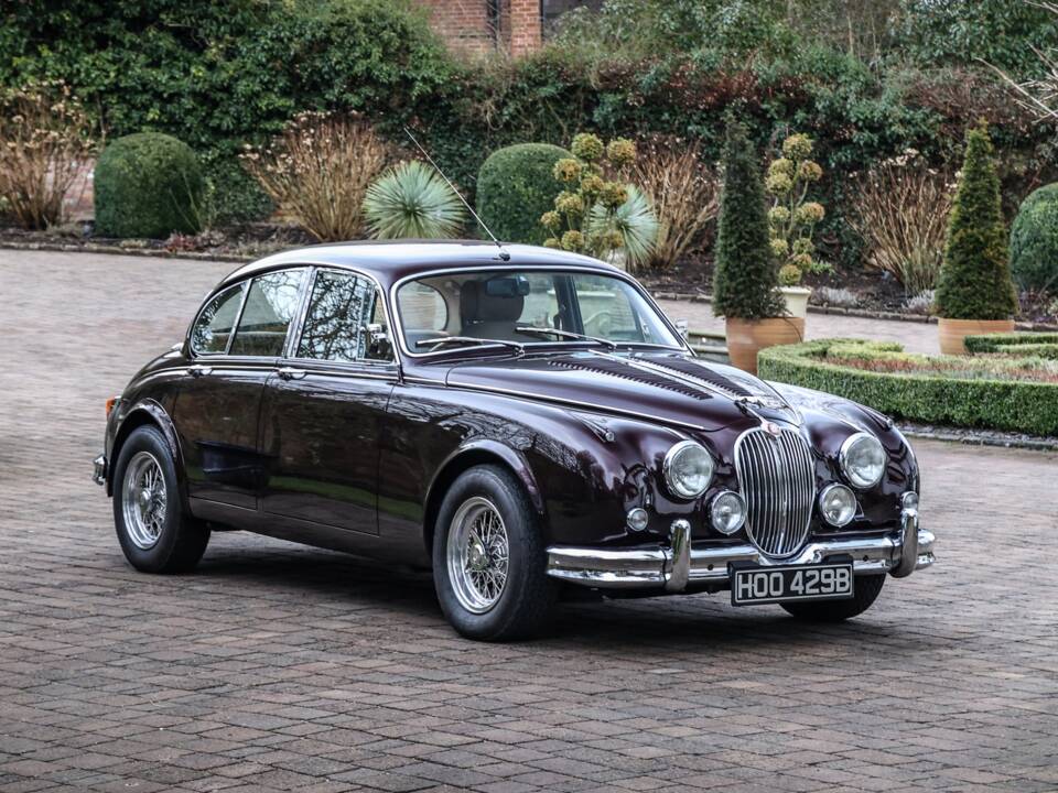 Image 1/50 of Jaguar Mk II 3.8 (2004)