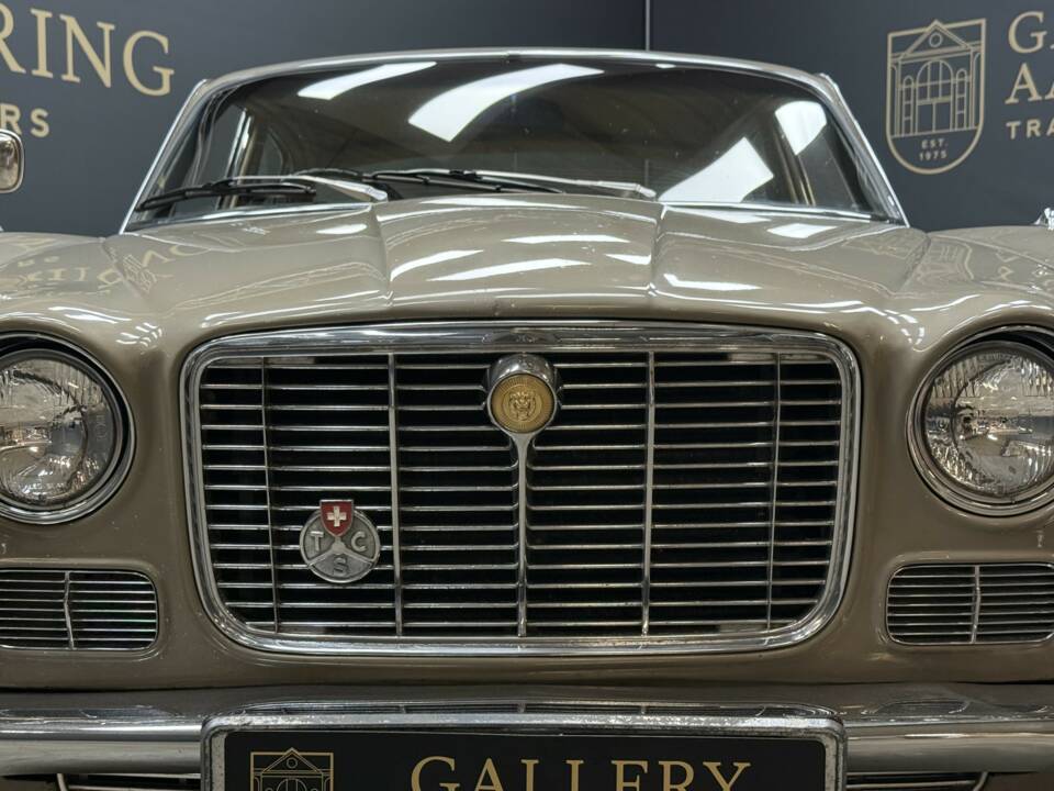 Bild 10/50 von Jaguar XJ 6 4.2 (1972)