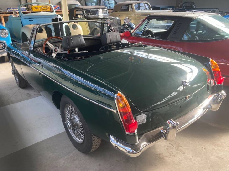 Immagine 9/14 di MG MGB (1970)