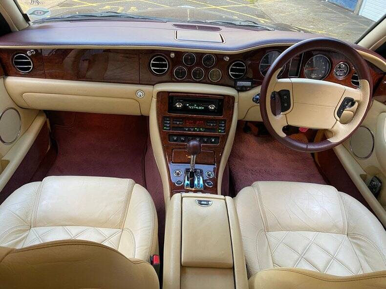 Image 3/50 of Bentley Arnage T (2002)
