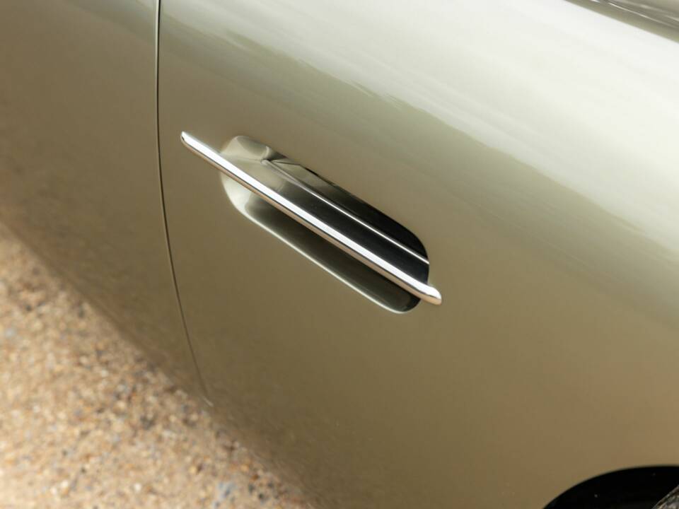 Bild 26/50 von Aston Martin DB 6 Volante (1969)