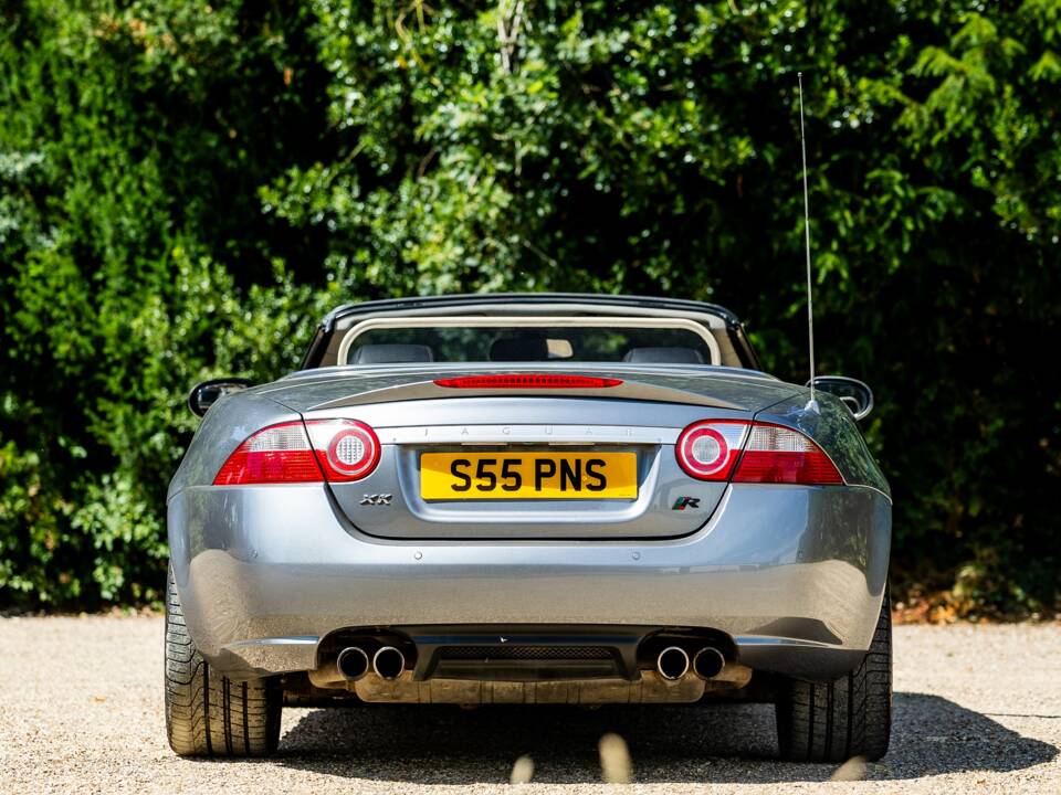 Image 16/50 de Jaguar XKR (2007)
