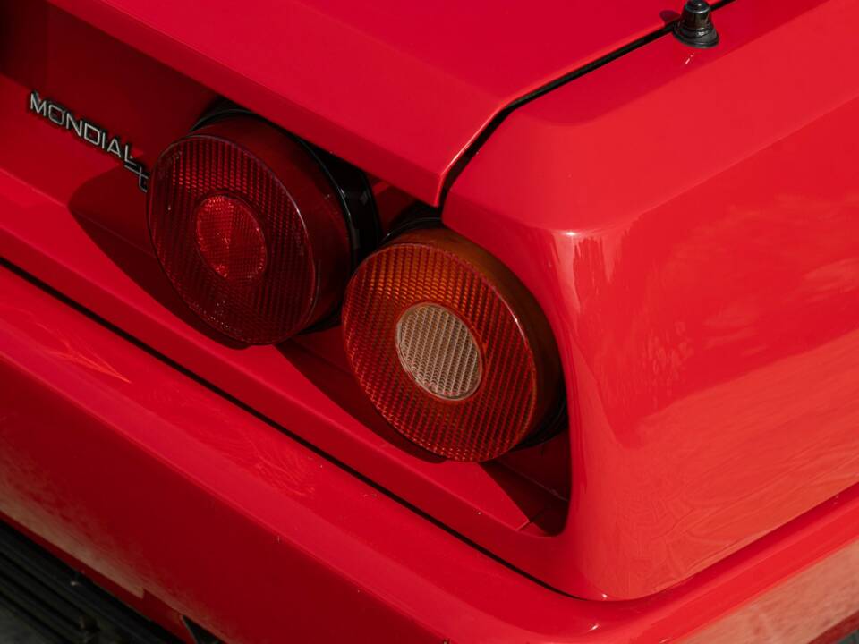 Image 21/50 of Ferrari Mondial T (1991)