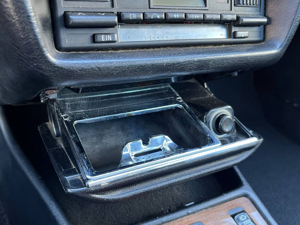 Image 85/89 de Mercedes-Benz 190 E 2.6 (1988)