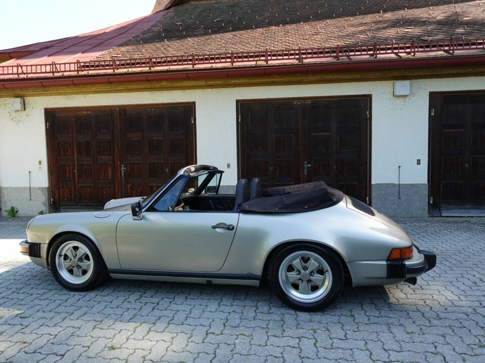 Image 38/40 of Porsche 911 Carrera 3.2 (1986)