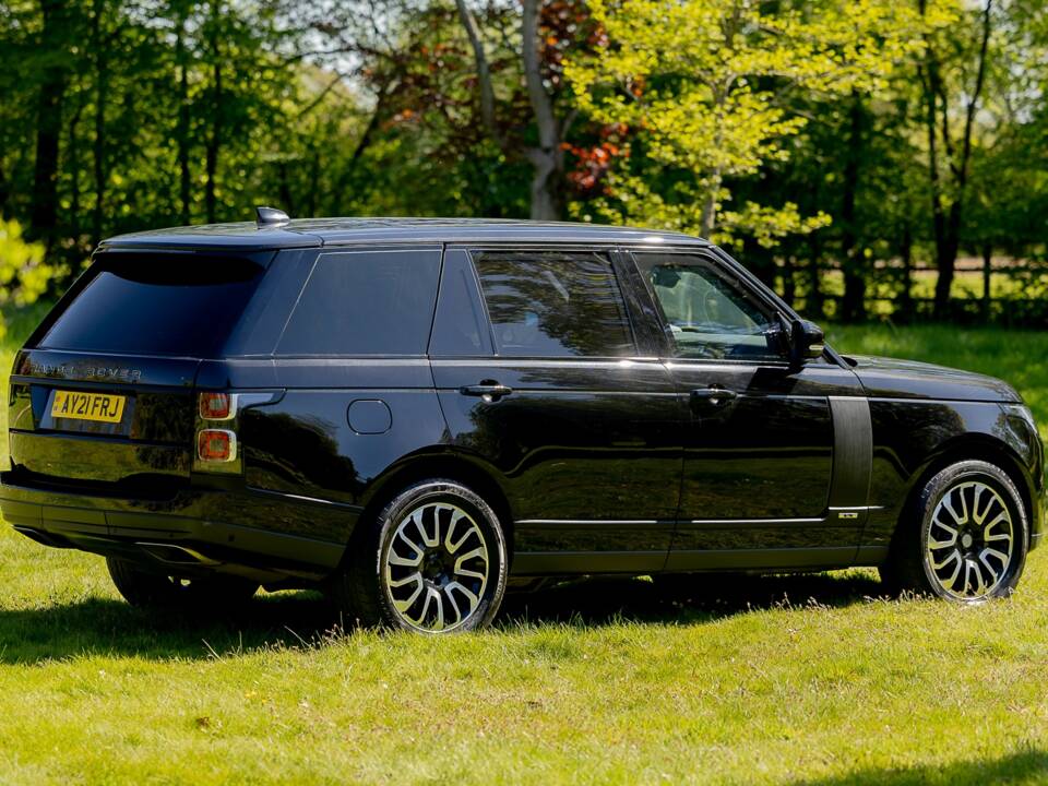 Image 4/49 of Land Rover Range Rover V8 Armoured (2022)